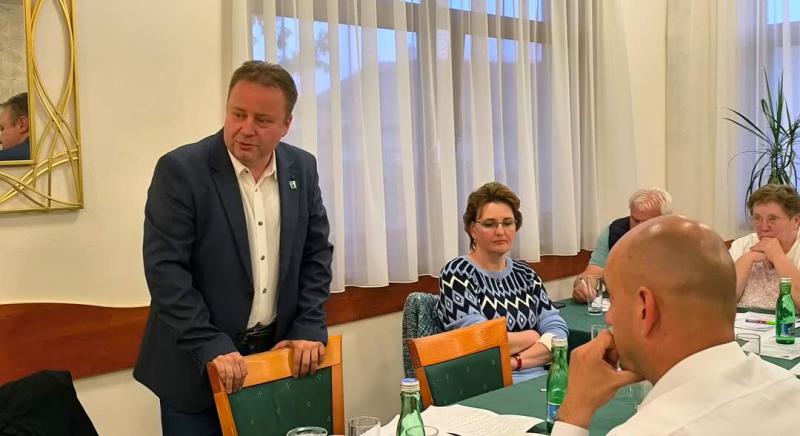 A Csemadok jövőjét sokan izgalommal és reménnyel tekintik, hiszen a szervezet hagyományőrző szerepe és közösségépítő tevékenységei alapvetően hozzájárulnak a magyar kultúra megőrzéséhez és terjesztéséhez a felvidéki magyarság körében. A jövőbeni kihívások