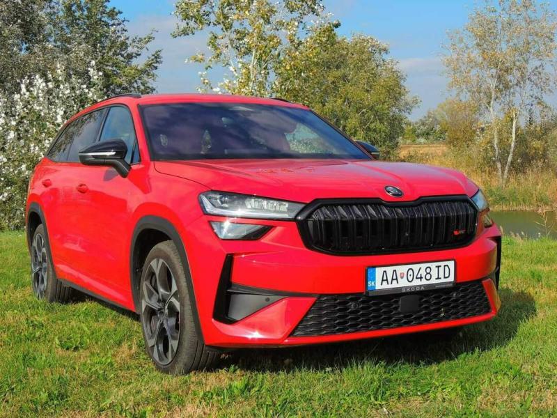 Škoda Kodiaq RS: A 260 lóerőn túl

A Škoda Kodiaq RS nem csupán egy SUV; egy igazi sportos élmény, amely a teljesítmény és a stílus tökéletes egyensúlyát képviseli. Az autó szívében a 260 lóerős motor pulzál, amely dinamikus gyorsulást és izgalmas vezetés