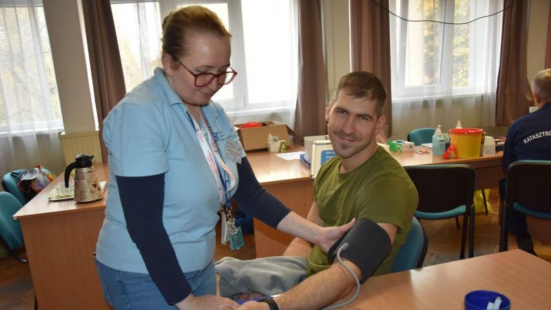 Bajuszt növesztettek, így a férfiak szűrésre való behívásakor egy különleges névvel illetik egymást.