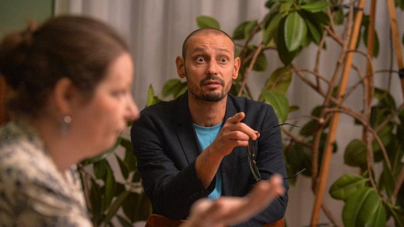 A szombat este csak akkor ér véget, ha a gyöngyösiek rekeszizma már annyira görcsöl, hogy nem bírják tovább a nevetést.