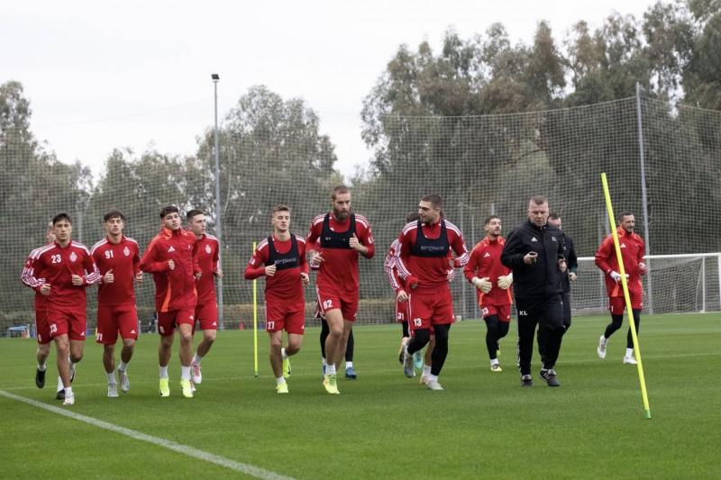 Egy különleges fordulat várható a Sepsi OSK háza táján, hiszen a hírek szerint a magyar válogatott játékosainak egyike térhet vissza a csapatba. Emellett egy brazil szélső érkezése is napvilágot látott, ami új színt vihet a csapat játékába. A Székely Spor