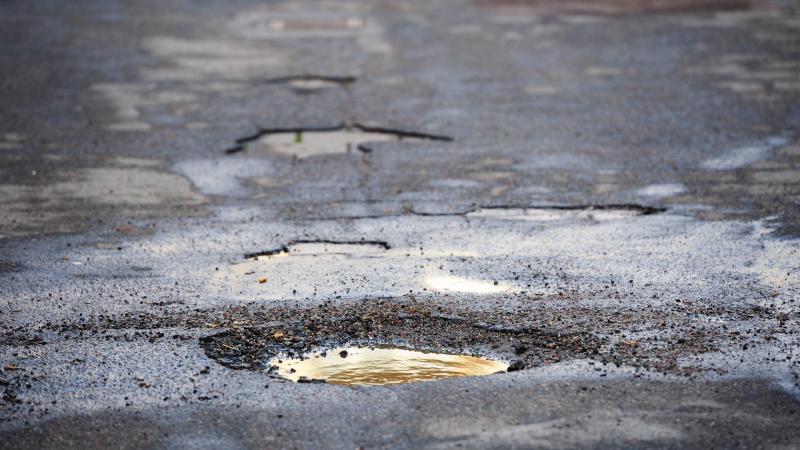 Alattomos veszély leselkedik a magyar autósokra, de van mód arra, hogy felvegyük a harcot ellene. Itt az ideje, hogy tudatosan felkészüljünk és megtegyük a szükséges lépéseket a biztonságunk érdekében.