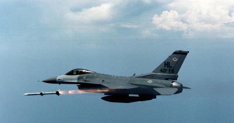 A Távol-Keleten sem csillapulnak a fegyverek zaja: F-16-os vadászgépek is részt vettek a bombázásokban.