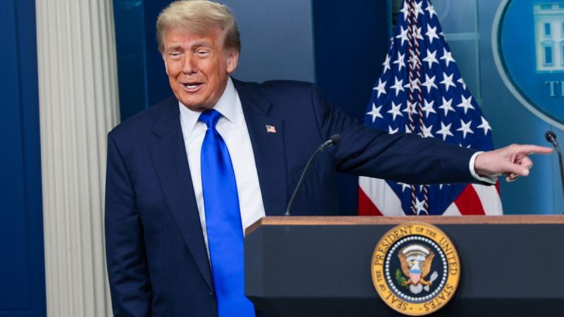 Trump felfedezett egy kiskaput a NATO-szerződésben, amely megkérdőjelezheti a katonai segítségnyújtás kötelező jellegét.