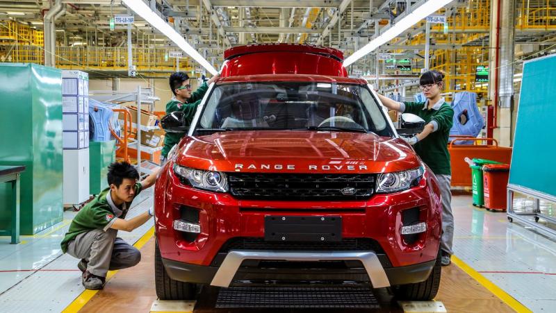 A brit kormány hatalmas kölcsönnel támogatja a Jaguar Land Rovert, hogy erősítse a vállalat pozícióját a piacon – számol be róla a Totalcar.