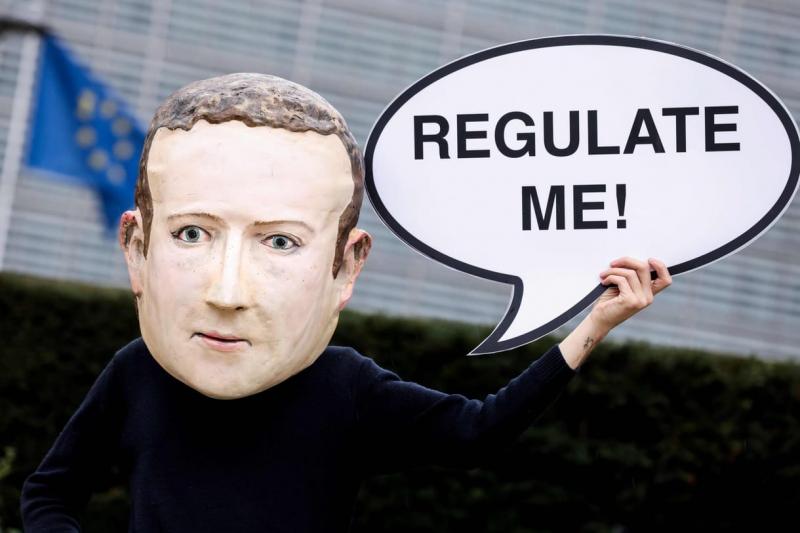 Milyen irányt vett a politikai reklámok világa a Facebookon? Mi alapján választja ki az algoritmus, hogy mit látok az idővonalamon? Vajon blokkolják azokat, akik próbálnak kiskapukat keresni? Van lehetőségem arra, hogy bejelentsem azokat a tartalmakat, am