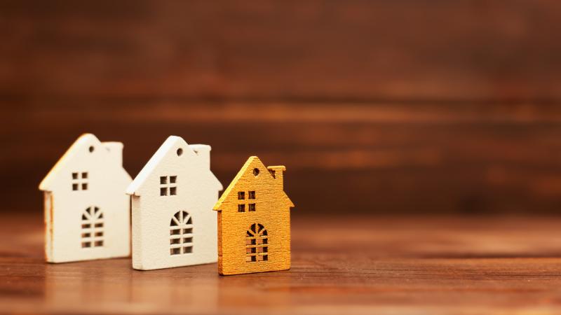 Elérkezett az Otthon Start program sikertörténetének csúcspontja: soha nem látott magasságokba emelkedett az első lakást vásárlók aránya. A kezdeményezés új dimenziókat nyitott meg a fiatalok számára, lehetőséget adva számukra, hogy végre saját otthonra l