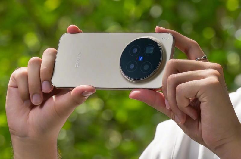 A Vivo lenyűgöző újításaival robbantott a piacon: bemutatta a 200 megapixeles kamerával ellátott, iPhone-okkal is kompatibilis androidos csúcstelefonjait.