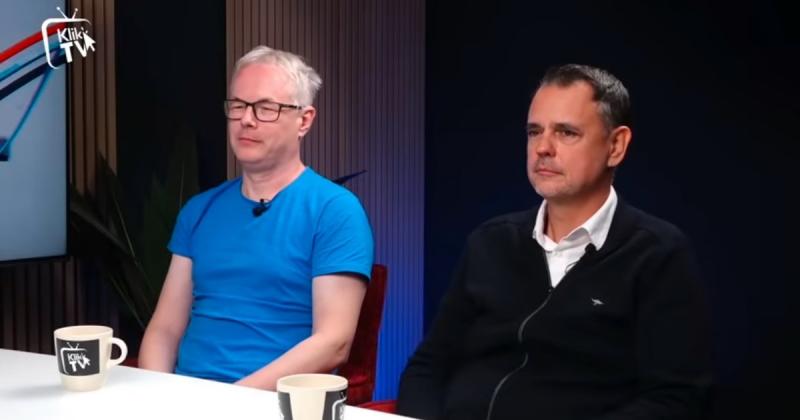 Orbán Viktor úgy irányítja az országot, mint egy bábjátékos a bábjait, finoman húzva a zsinórokat, hogy a saját elképzelései szerint formálja a jövőt.