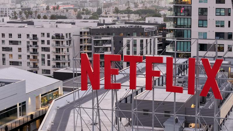 Netflix: A vártnál gyengébb pénzügyi eredmények és bevétel, részvényárfolyam csökkenése figyelhető meg.