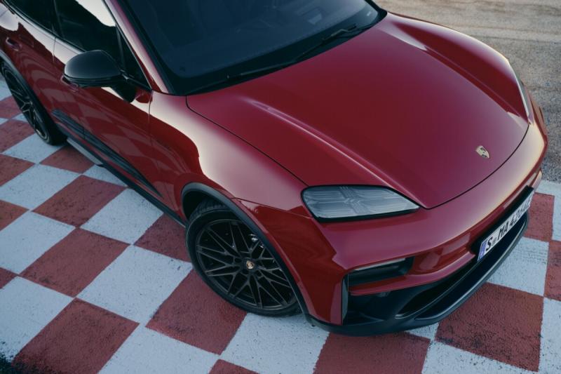 Nem feltétlenül gyorsabb, de az új Porsche volánjánál ülni igazi élmény.