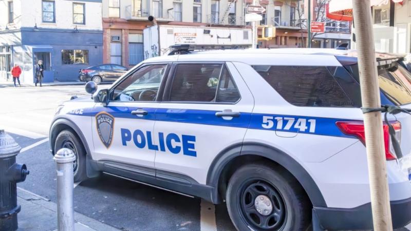 Rendőrségi riasztás érkezett egy lövöldözéshez, ám a járőr úgy döntött, hogy a helyszín helyett inkább egy pizzázóba látogat el. | 24.hu