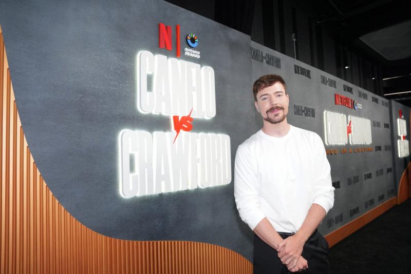 A világ legismertebb YouTube-sztárja kihagyta Ukrajnát egy állatmentő videója orosz nyelvű verziójából.