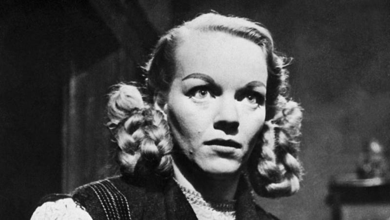 Százéves korában távozott az élők sorából Maria Riva, a híres színésznő és Marlene Dietrich lánya. Az esemény jelentőséggel bír a művészvilág számára, hiszen Riva élete és pályafutása szorosan összefonódott édesanyja, a legendás Dietrich örökségével.