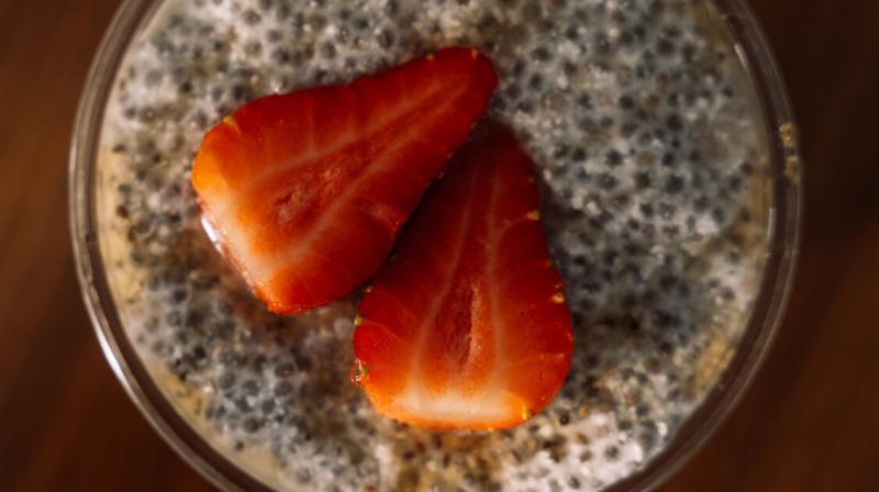 **A Chiamag Rejtett Veszélyei: Így Fogyaszd Biztonságosan**

A chiamag, amely az utóbbi években népszerű superfood-dá vált, számos egészségügyi előnnyel kecsegtet. Azonban, mint minden táplálék, a chiamag is hordozhat magában néhány rejtett kockázatot, am