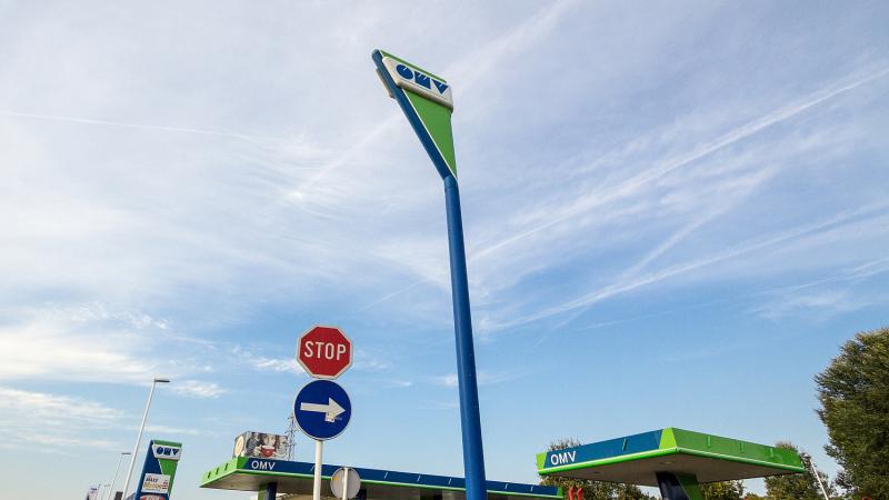 Lenyűgöző adatok: a szomszédos országban tömegesen bocsátanak el embereket.