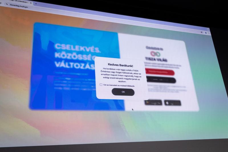 Egy Tisza-parti lakos azt állítja, hogy a rendőrség megpróbálta rávenni arra, hogy tegyen feljelentést a Tisza Világ alkalmazás rendszergazdáival szemben.