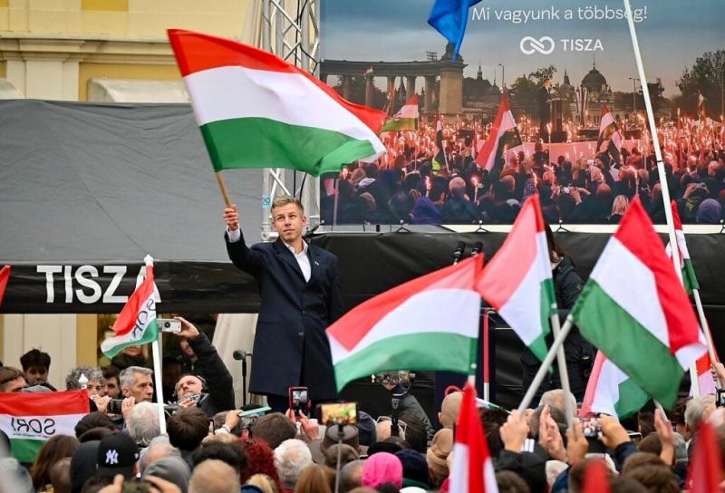 Elemző: Ha Magyar Péter nem tudja kihasználni ezt a lehetőséget, valószínűleg ma csak Orbán Viktor lenne a téma középpontjában.