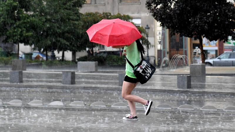 Zivatarok miatt másodfokú figyelmeztetést rendeltek el számos Jász-Nagykun-Szolnok vármegyei járásban.