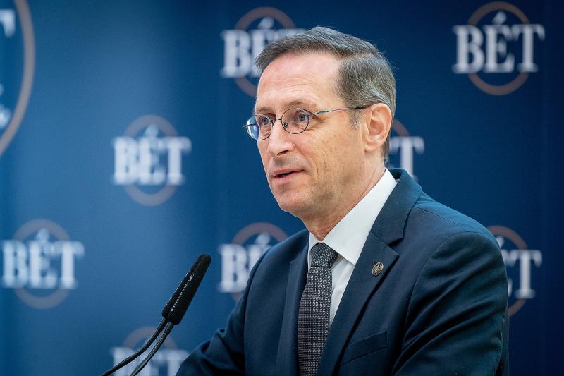 A jegybank álláspontja szerint még korai lenne hátradőlni, hiszen az inflációval folytatott harcnak még korántsem ért véget.