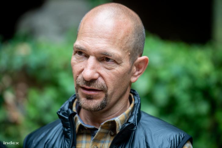 Felbukkant Vadon Jani ritkán látott felesége a 